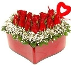 Kalp içerisinde 11 kırmızı gül kalp çubuk Ankara internetten çiçek siparişi