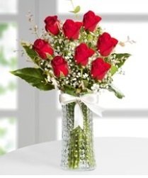 8 Adet vazoda kırmızı gül sevgiliye özel Ankara Kızılay çiçek siparişi sitesi 
